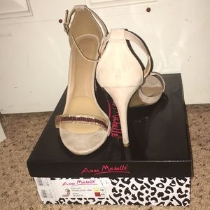 Solid 4 in rose gold/cream heels